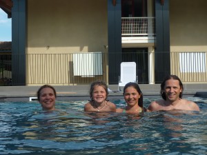 Arrivée à l'hôtel. Baignade bien méritée!