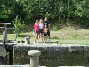 Tiens... Une écluse, et si on prenait une photo?